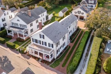 Single Family Home For Sale in Edgartown #44182