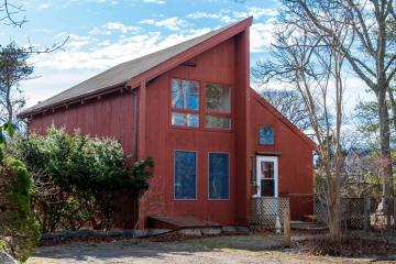 Single Family Home For Sale in Edgartown #44202