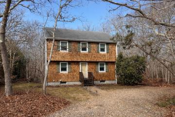 Single Family Home For Sale in Edgartown #44183