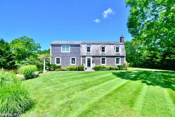 Single Family Home For Sale in Edgartown #44190
