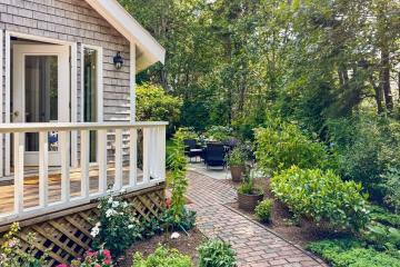 Single Family Home For Sale in Edgartown #44116