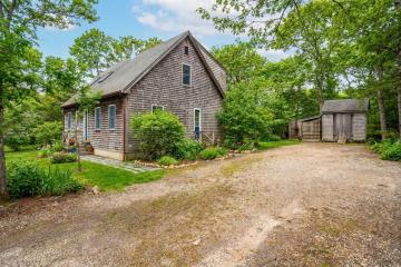 Single Family Home For Sale in Oak Bluffs #44249