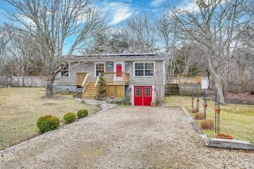 Single Family Home For Sale in Edgartown #44219