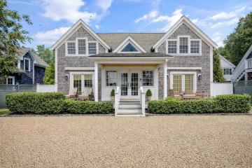 Single Family Home For Sale in Edgartown #44161