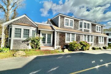 Single Family Home For Sale in Edgartown #44293