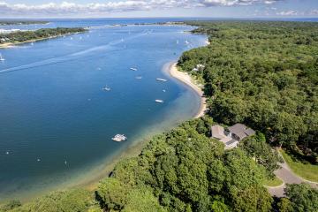 Single Family Home For Sale in Oak Bluffs #44172