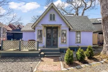 Single Family Home For Sale in Oak Bluffs #44273