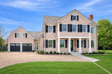 Single Family Home For Sale in Edgartown #44089