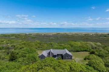 Single Family Home For Sale in Aquinnah #44244