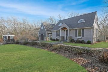 Single Family Home For Sale in Oak Bluffs #44199