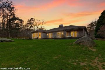 Single Family Home For Sale in Chilmark #44386