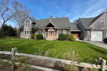Single Family Home For Sale in Oak Bluffs #44077