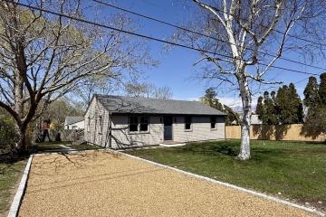 Single Family Home For Sale in Oak Bluffs #44311