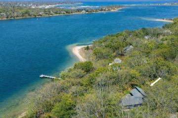 Single Family Home For Sale in Oak Bluffs #44257
