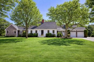 Single Family Home For Sale in Edgartown #44240