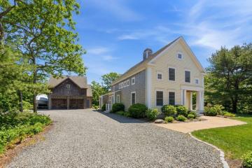 Single Family Home For Sale in Edgartown #44319