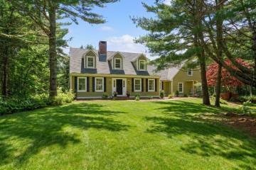 Single Family Home For Sale in Oak Bluffs #44347