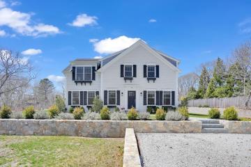Single Family Home For Sale in Edgartown #44453