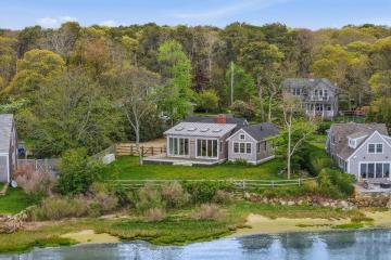 Single Family Home For Sale in Edgartown #44515