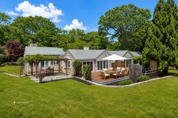 Single Family Home For Sale in Edgartown #44467