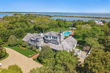 Single Family Home For Sale in Edgartown #44402