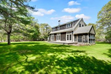 Single Family Home For Sale in Edgartown #44390