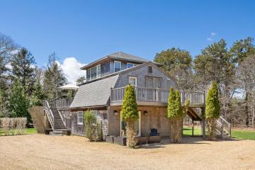 Single Family Home For Sale in Edgartown #44411
