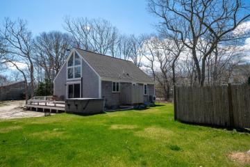 Single Family Home For Sale in Edgartown #44420