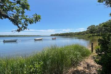 Single Family Home For Sale in Edgartown #44443