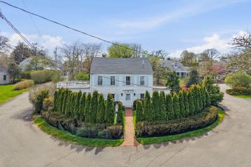 Single Family Home For Sale in Edgartown #44459