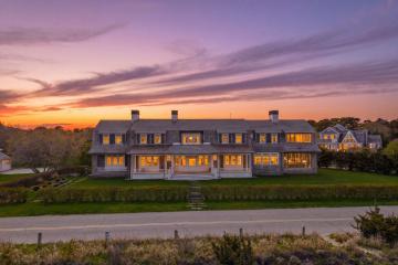 Single Family Home For Sale in Oak Bluffs #44397