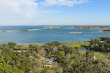Single Family Home For Sale in Oak Bluffs #44208