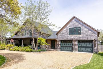 Single Family Home For Sale in Edgartown #44410