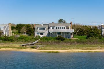 Single Family Home For Sale in Edgartown #44215