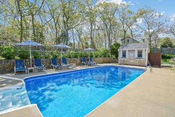 Single Family Home For Sale in Edgartown #44320