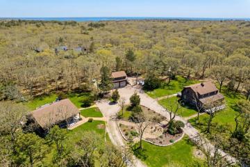 Single Family Home For Sale in Edgartown #44218