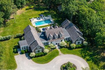 Single Family Home For Sale in Oak Bluffs #44395