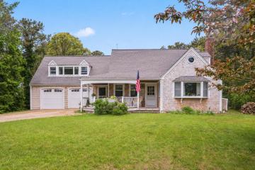 Single Family Home For Sale in Edgartown #44482