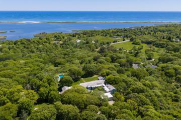 Single Family Home For Sale in Chilmark #44568