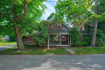 Single Family Home For Sale in Edgartown #44561
