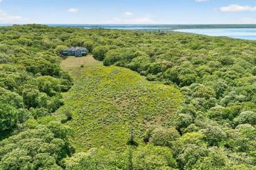 Single Family Home For Sale in Chilmark #44546