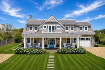 Single Family Home For Sale in Edgartown #44465