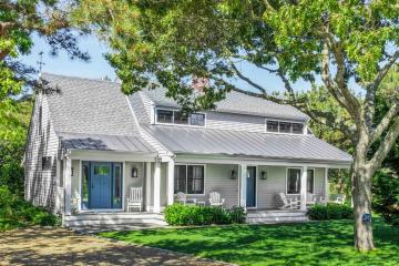 Single Family Home For Sale in Edgartown #44563