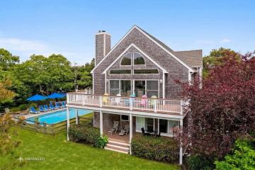 Single Family Home For Sale in Edgartown #44462