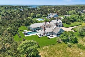 Single Family Home For Sale in Edgartown #44533
