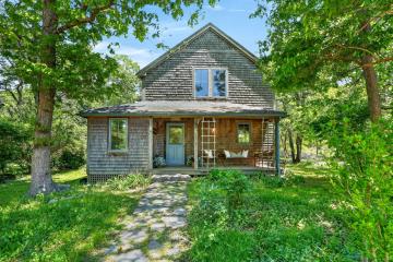 Single Family Home For Sale in West Tisbury #44536