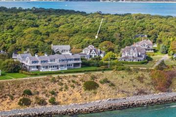 Single Family Home For Sale in Oak Bluffs #44615