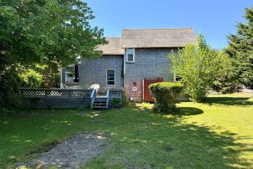 Single Family Home For Sale in Oak Bluffs #44425