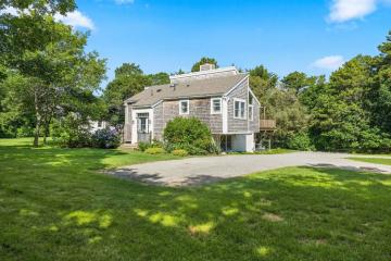 Single Family Home For Sale in Oak Bluffs #44705