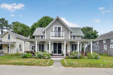 Single Family Home For Sale in Oak Bluffs #44701